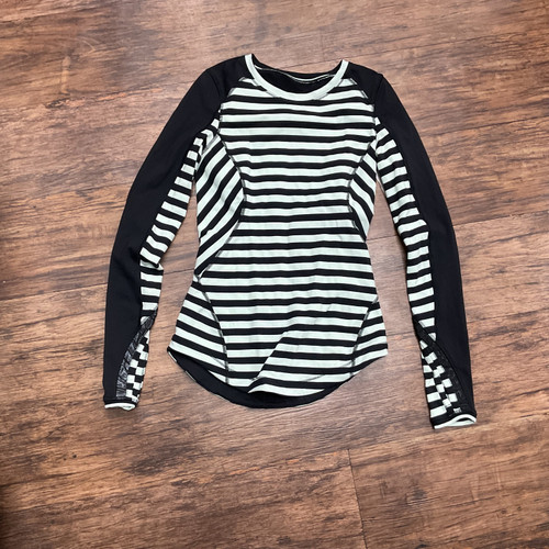 Vist Large View of Product Image Which is Used Lululemon Athletica Active Long Sleeve M-8/10 60004-S000622525