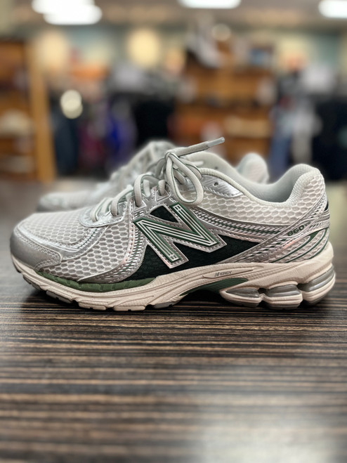 Vist Large View of Product Image Which is Used New Balance Performance Shoes 8 60085-S000331957