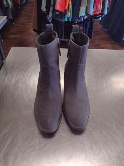 Used Universal Threads Ankle Boots 8.5 60112-S000422325 Vist Large View of Product Image Which is Used Universal Threads Ankle Boots 8.5