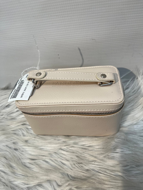 Vist Large View of Product Image Which is Used Unbranded Wristlet 60132-S000101624