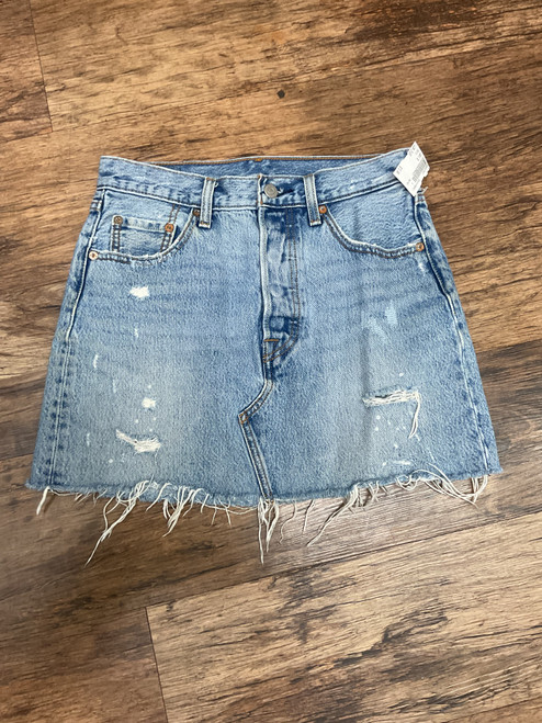 Vist Large View of Product Image Which is Used Levi's Shorts 2-26