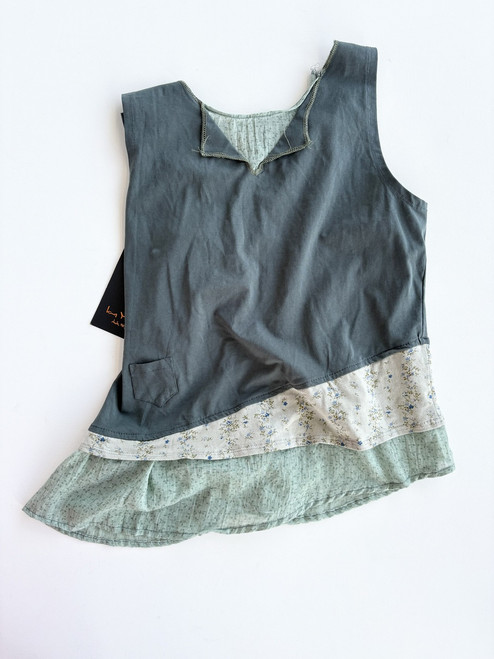 Vist Large View of Product Image Which is Used Unbranded Sleeveless Top M-8/10