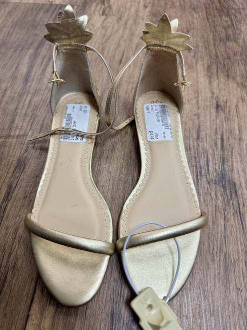 Vist Large View of Product Image Which is Used Lilly Pulitzer Sandals 9