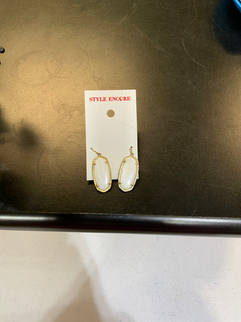Used Kendra Scott Earrings 60126-S000386783 Vist Large View of Product Image Which is Used Kendra Scott Earrings