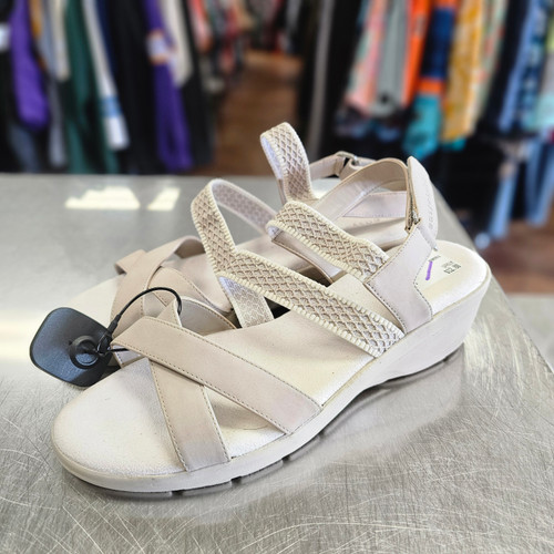 Used Easy Spirit Wedge Sandals 11 60112-S000422918 Vist Large View of Product Image Which is Used Easy Spirit Wedge Sandals 11