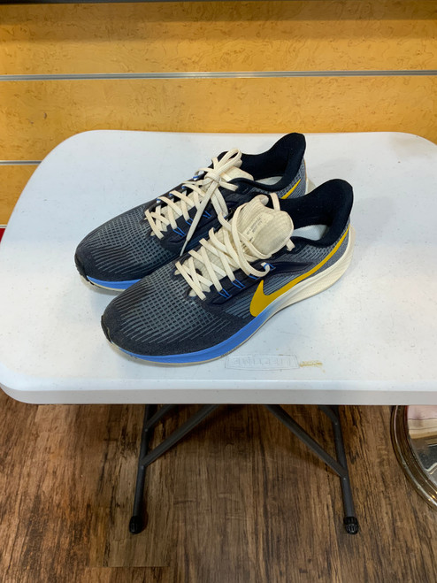 Vist Large View of Product Image Which is Used Nike Mens Athletic Shoes 10