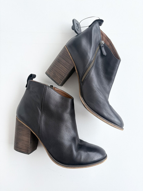 Used BP. Ankle Boots 11 60039-S000732866 Vist Large View of Product Image Which is Used BP. Ankle Boots 11