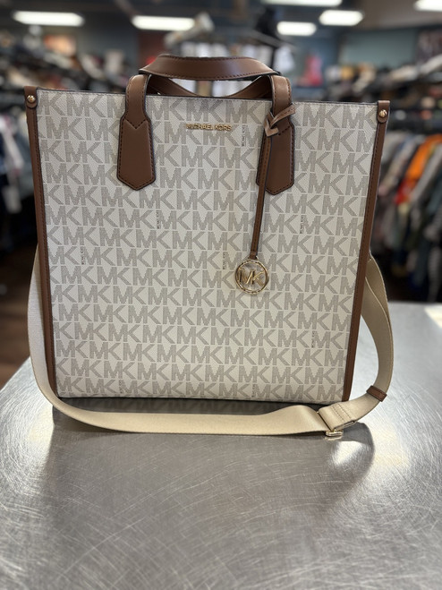Vist Large View of Product Image Which is Used Michael Michael Kors Xlarge Handbag