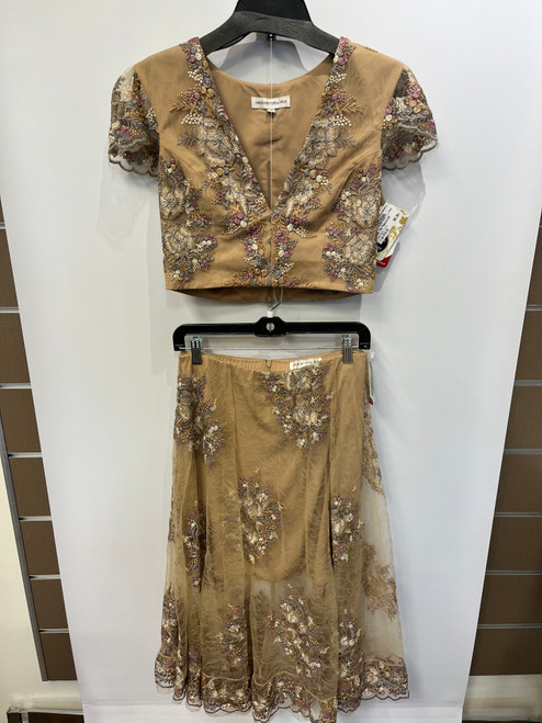 Vist Large View of Product Image Which is Used Dress The Population Set M-8/10