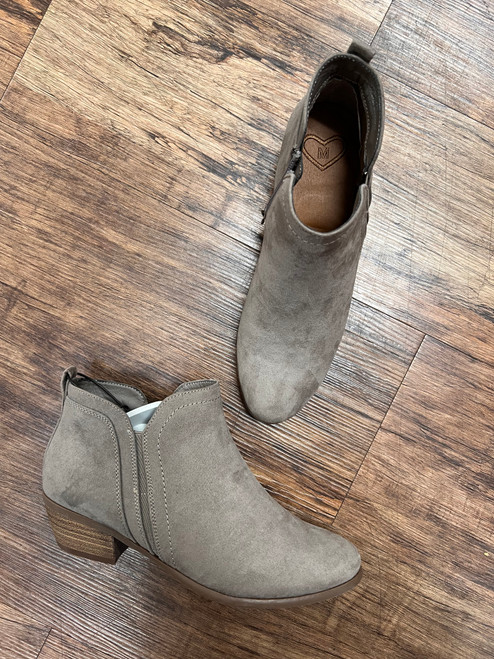 Vist Large View of Product Image Which is Used Unbranded Ankle Boots 6.5