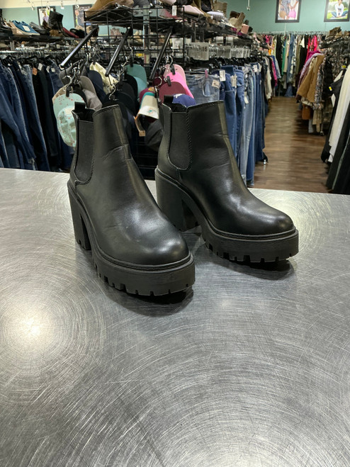Vist Large View of Product Image Which is Used Unbranded Ankle Boots 9