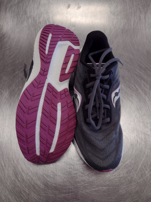 Vist Large View of Product Image Which is Used Saucony Casual Shoes 10