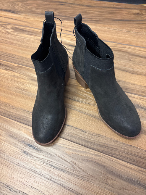 Vist Large View of Product Image Which is NWT Maurices Ankle Boots 8