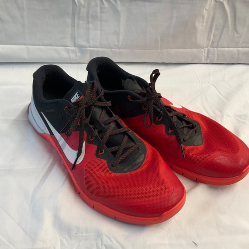 Vist Large View of Product Image Which is Used Nike Performance Shoes 13