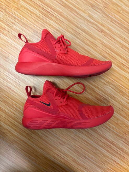 Vist Large View of Product Image Which is Used Nike Performance Shoes 9.5