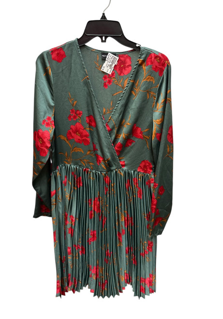 Vist Large View of Product Image Which is Used Pretty Little Thing Short Dress F M-8/10