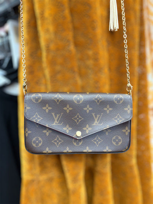 Vist Large View of Product Image Which is Used Louis Vuitton Large Leather Handbag