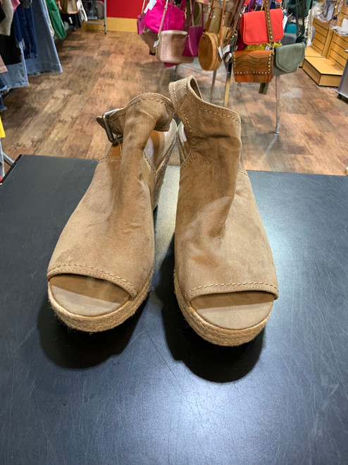 Used Universal Threads Wedge Sandals 10 60126-S000391376 Vist Large View of Product Image Which is Used Universal Threads Wedge Sandals 10