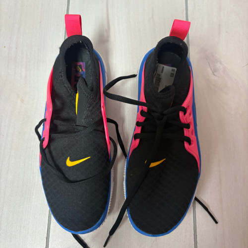 Vist Large View of Product Image Which is Used Nike Performance Shoes 8