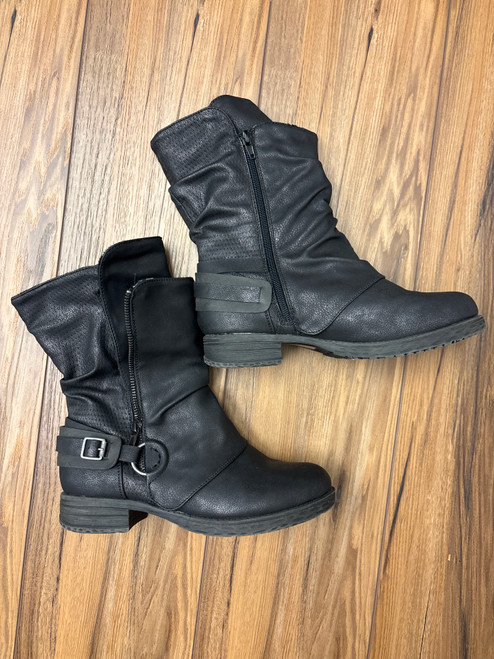 Vist Large View of Product Image Which is Used Unbranded Ankle Boots 7.5