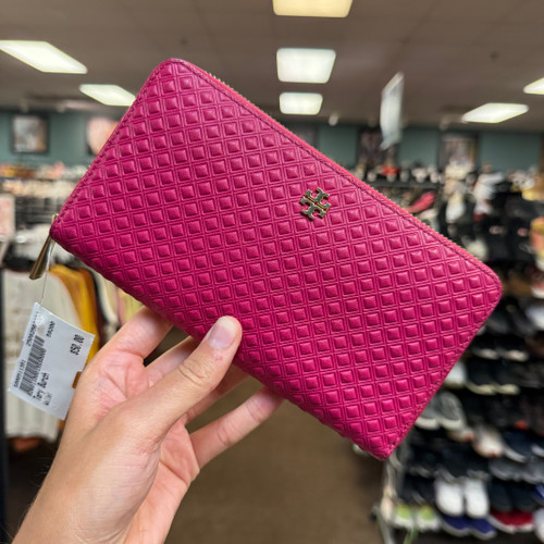 Vist Large View of Product Image Which is Used Tory Burch Wallet