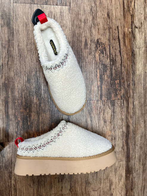 Vist Large View of Product Image Which is Used Ccocci Clogs 10