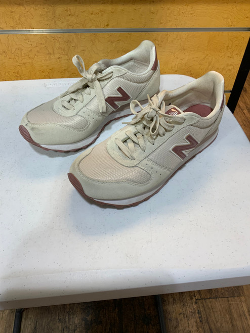 Vist Large View of Product Image Which is Used New Balance Performance Shoes 10