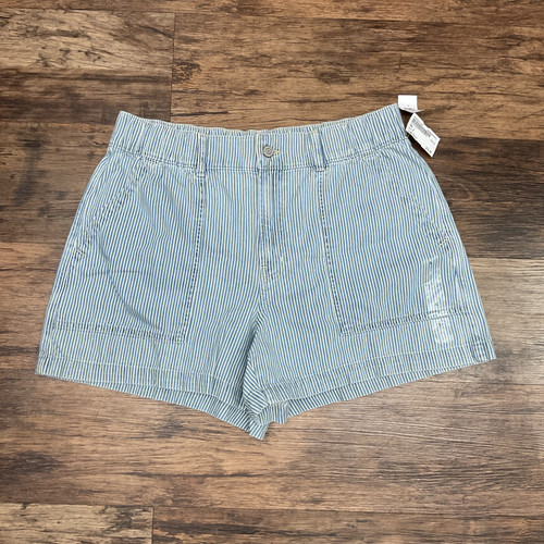 Vist Large View of Product Image Which is Used Gap Shorts 12-31