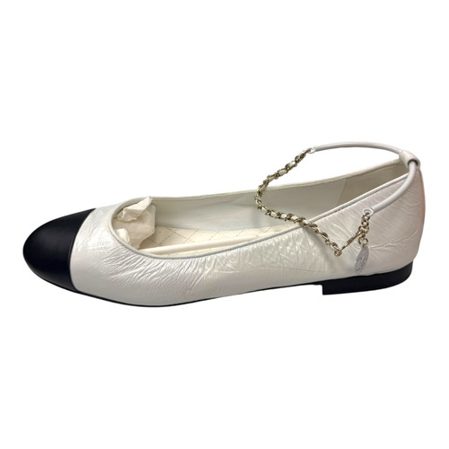 Vist Large View of Product Image Which is Used Chanel Patent Leather Flats with Ankle Chain EU 40.5