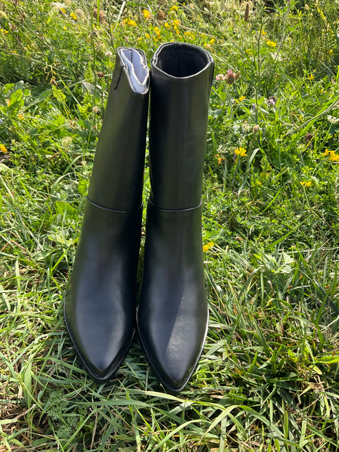 Used Frye Tall Boots 6 60084-S000853976 Vist Large View of Product Image Which is Used Frye Tall Boots 6