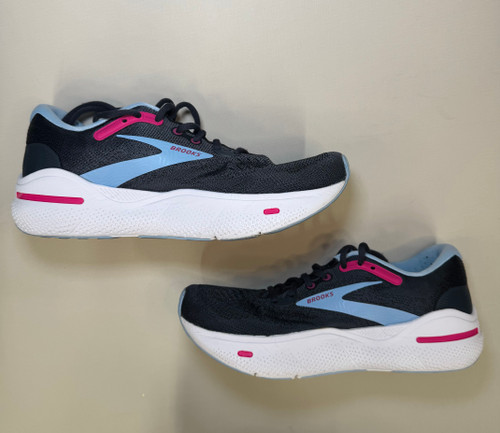 Vist Large View of Product Image Which is Used Brooks Performance Shoes 8.5