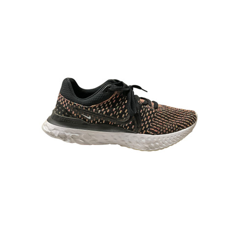 Vist Large View of Product Image Which is Used Nike Performance Shoes 7.5