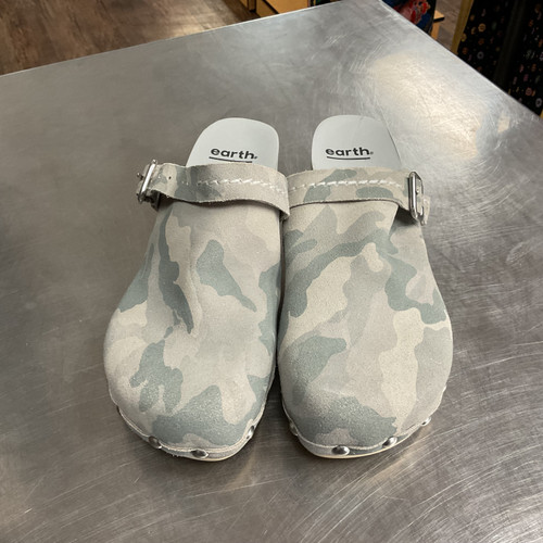 Vist Large View of Product Image Which is Used Earth Clogs 8