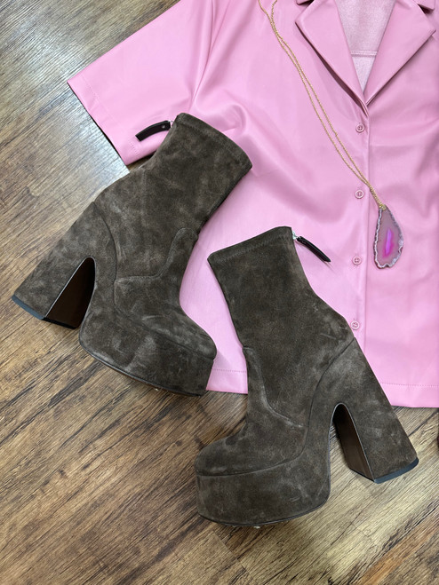 Vist Large View of Product Image Which is Used Unbranded Ankle Boots 7.5