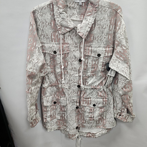 Vist Large View of Product Image Which is Used Fate Short Lightweight Jacket S-4/6