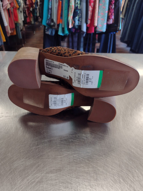 Used Madewell Low Heels 7 60112-S000425578 Vist Large View of Product Image Which is Used Madewell Low Heels 7