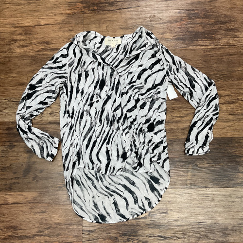 Vist Large View of Product Image Which is Used Cloth & Stone Long Sleeve Top S-4/6