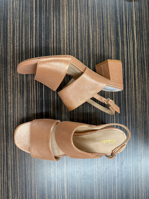 Used Clarks Low Heels 8 60031-S000776193 Vist Large View of Product Image Which is Used Clarks Low Heels 8