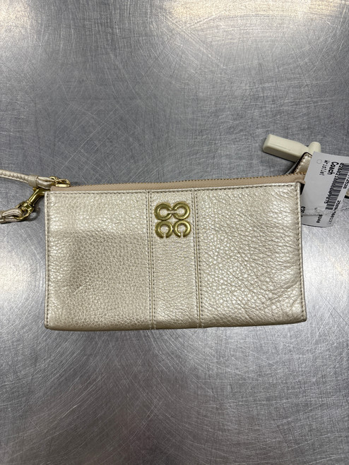 Vist Large View of Product Image Which is Used Coach Wristlet