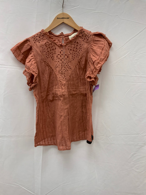 Vist Large View of Product Image Which is Used Universal Threads Sleeveless Top P M-8/10
