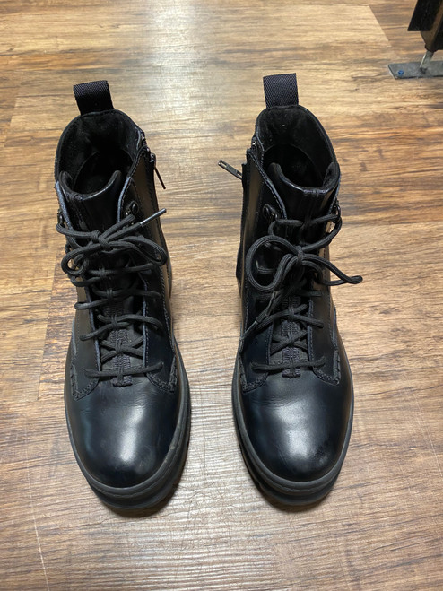 Vist Large View of Product Image Which is Used Ugg Australia Ankle Boots 8