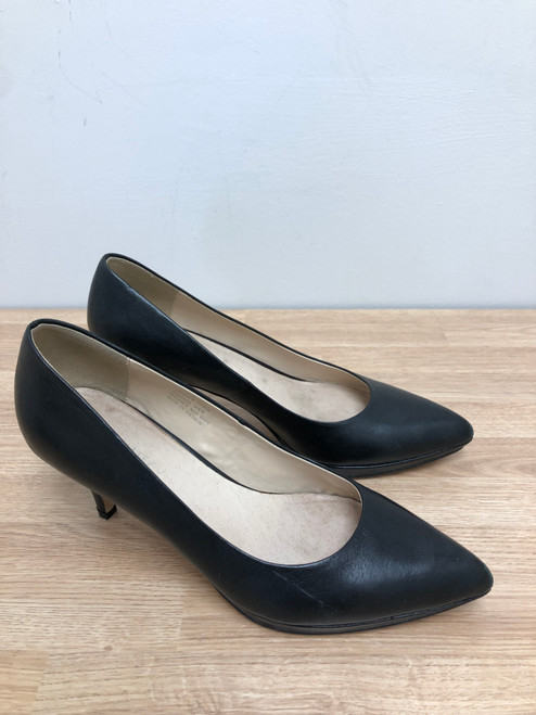 Vist Large View of Product Image Which is Used Le Chateau Low Heels 8