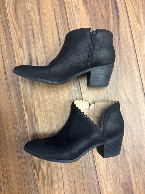 Vist Large View of Product Image Which is Used Unbranded Ankle Boots 9