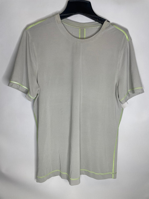 Used lululemon athletica  TOPS  M-8/10 Vist Large View of Product Image Which is Used lululemon athletica  TOPS  M-8/10
