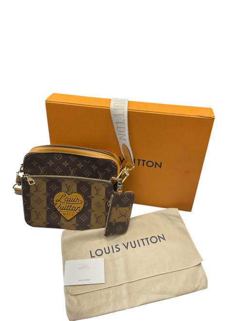 Vist Large View of Product Image Which is Used Louis Vuitton Nigo Large Handbagh