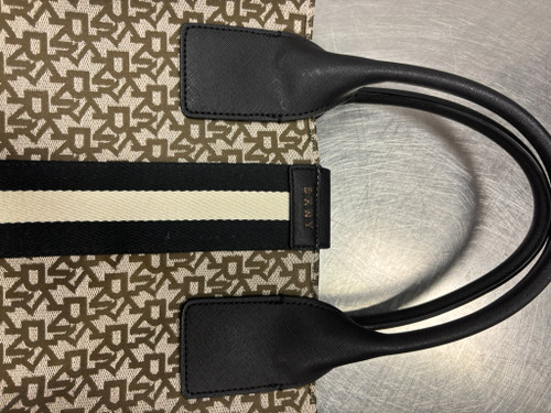Vist Large View of Product Image Which is Used DKNY Xlarge Handbag