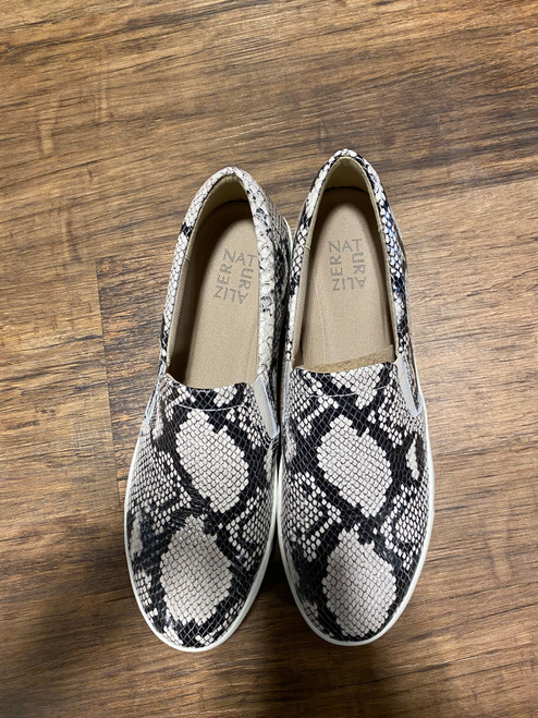 Vist Large View of Product Image Which is Used Naturalizer Flats 10