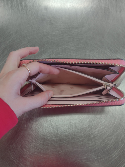 Used Kate Spade New York Wallet 60112-S000425926 Vist Large View of Product Image Which is Used Kate Spade New York Wallet