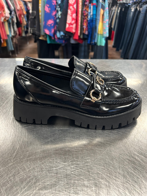 Vist Large View of Product Image Which is Used Guess Flats 10