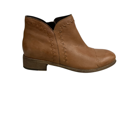 Vist Large View of Product Image Which is Used DIBA TRUE Ankle Boots 8.5